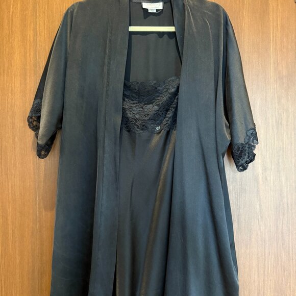 Silk Short Robe with Matching Chemise - Picture 2 of 2